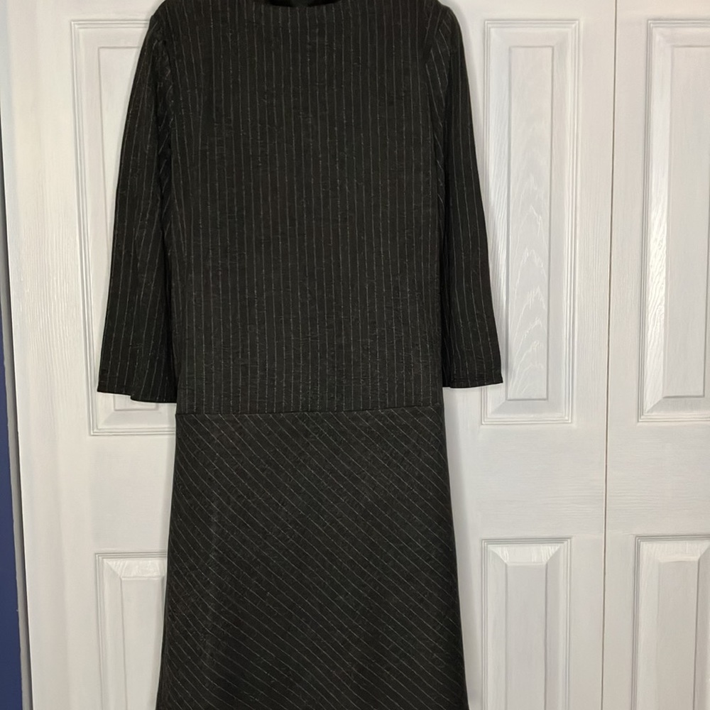 Pinstripe women’s dress - Picture 3 of 6
